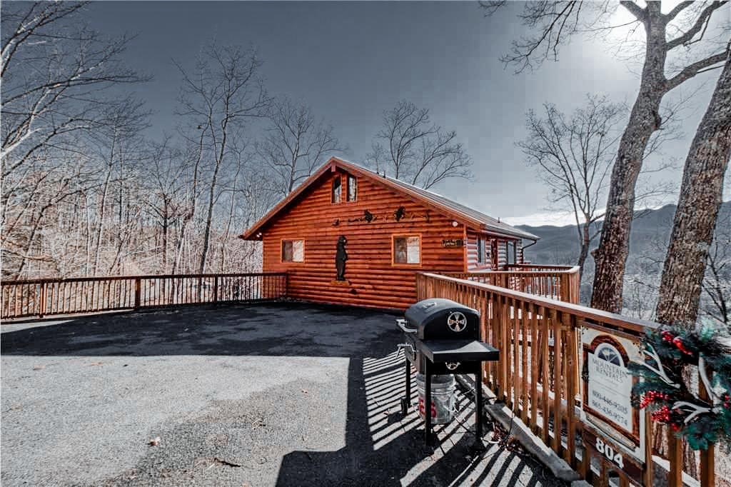 Black Bear Lookout Exterior