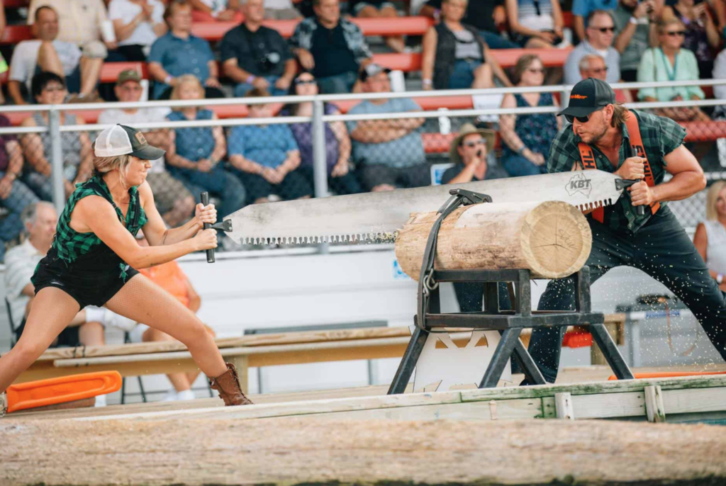 Gatlinburg Dinner Shows Like Lumber Feud Are Fun and Memorable