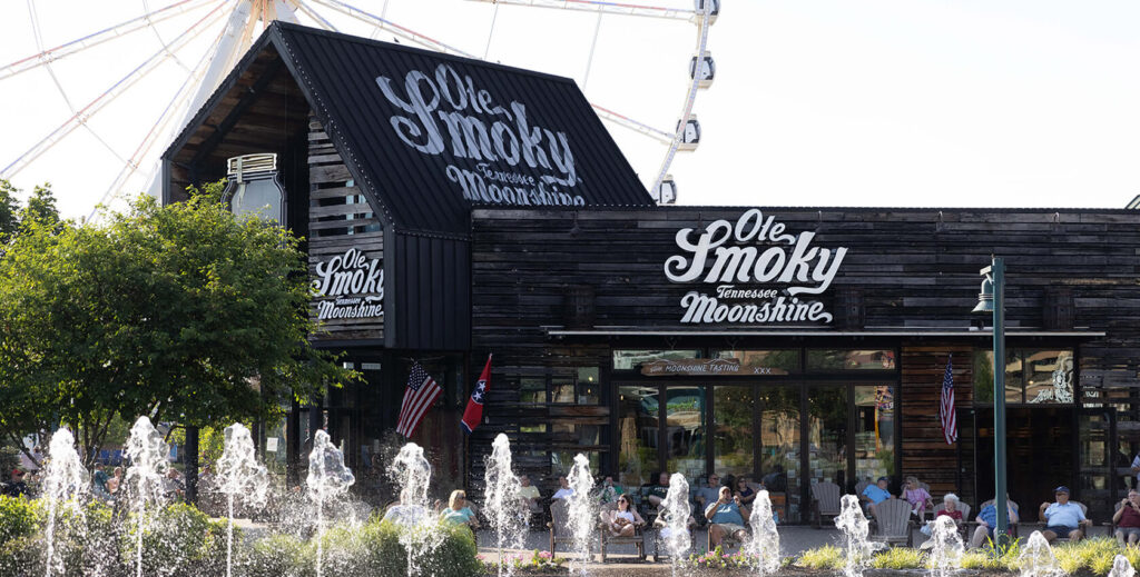 Free Gatlinburg Tasting Of Moonshine Is A Must