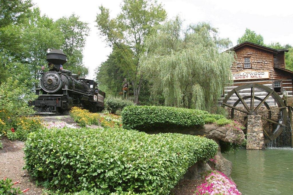 Dollywood Train Entrance