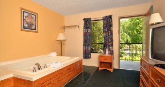 Creekstone_jacuzzi