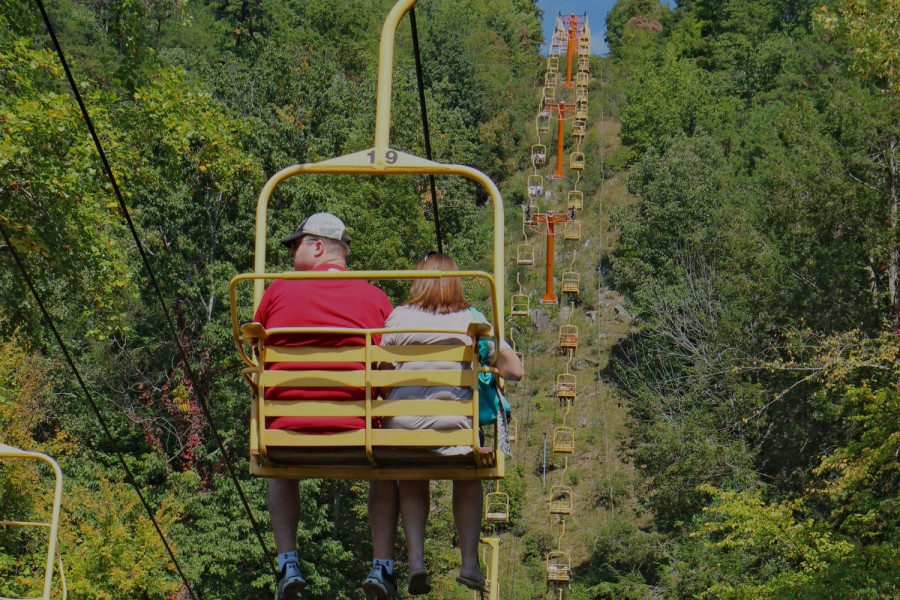 Tourists-ride-the-sky-lift-in-gatlinburg-tennessee