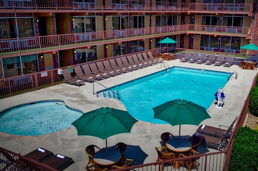 Wild-bear-inn-pool