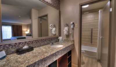 Quality-Inn Bathroom Pigeon Forge