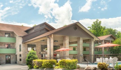 Evergreen Mountain Lodge Front